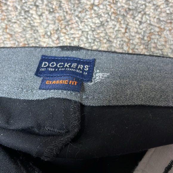 Dockers Classic Fit Black Khaki Pants 42x30 - Picture 2 of 3
